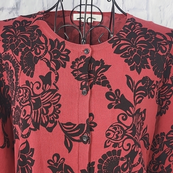 AUGUST SILK Black and Red‎ Floral Button Up Sweater Size Medium/Large - Picture 2 of 6